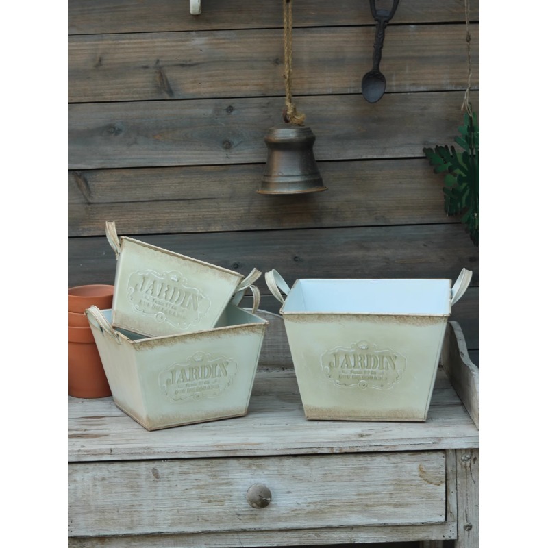 Pot à fleurs vintage en étain  - Gardening Tools In English avis et prix